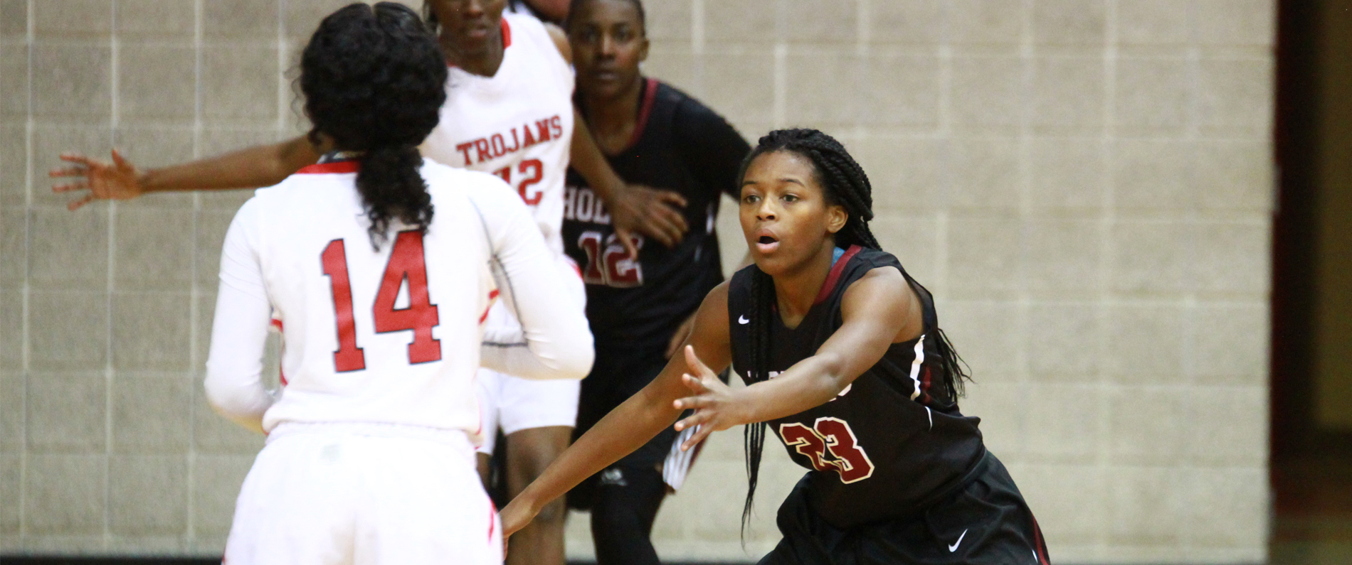Lady Bulldogs fall 74-71 on the road at Delta