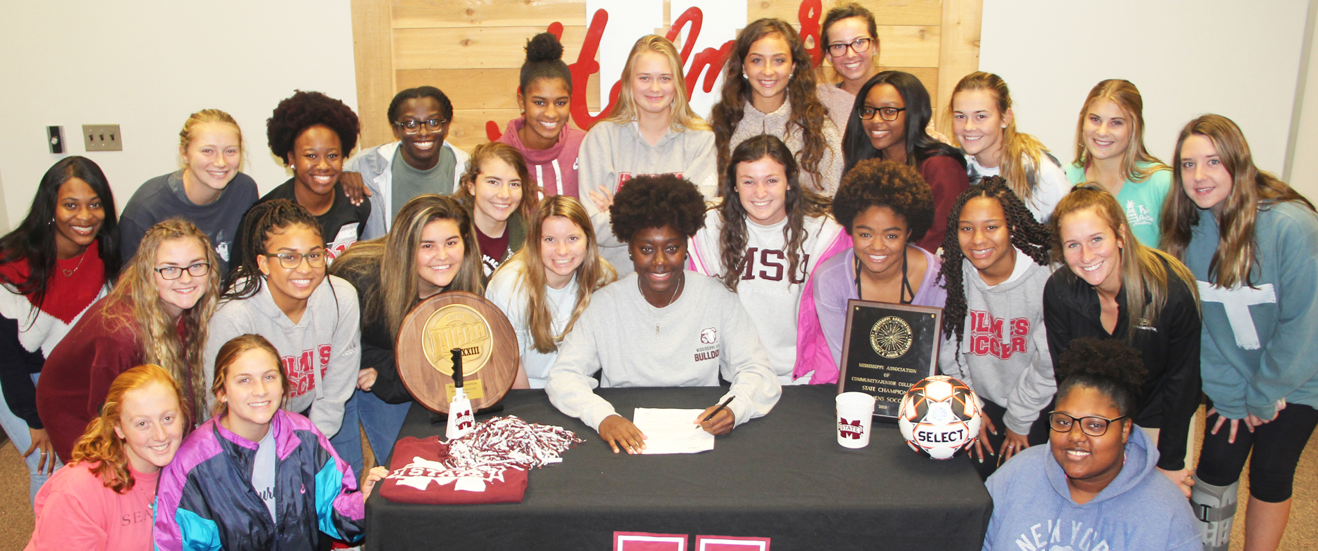 Cariel Ellis inks with Mississippi State University