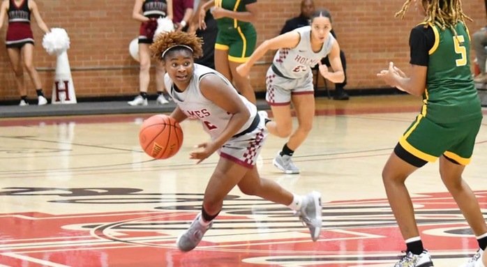 Lady Bulldogs get 65-47 win over Lady Dolphins