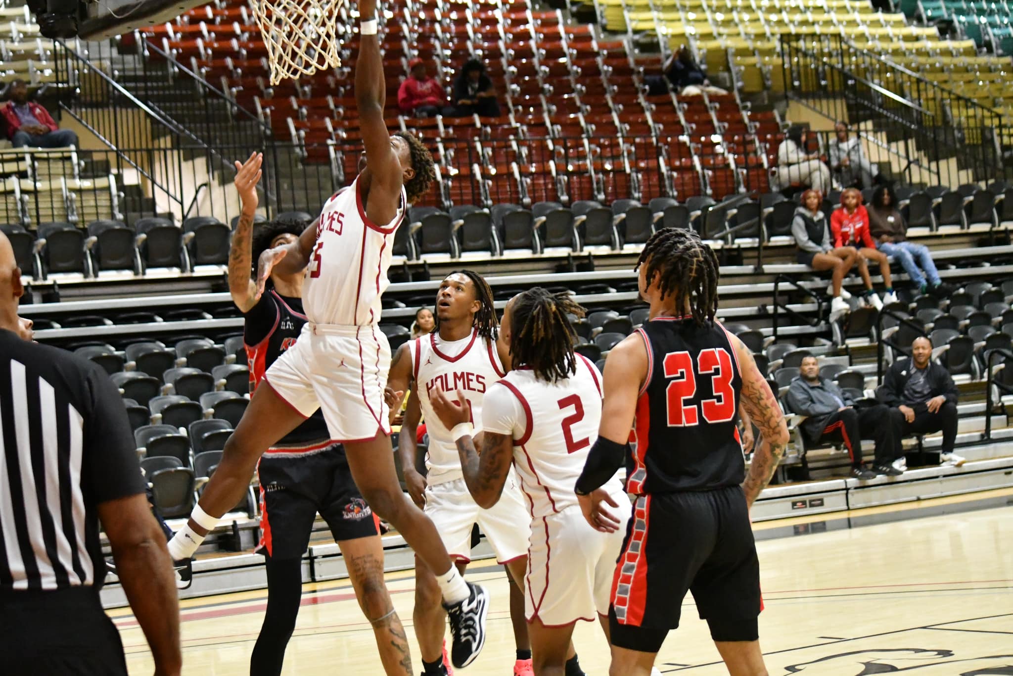 Bulldogs defeat Aviators, 85-64, to go to 11-1 before Christmas break