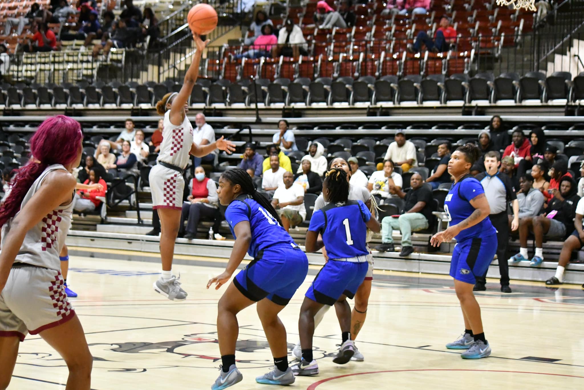 Lady Bulldogs defeat Lady Jaguars, 86-82, in overtime